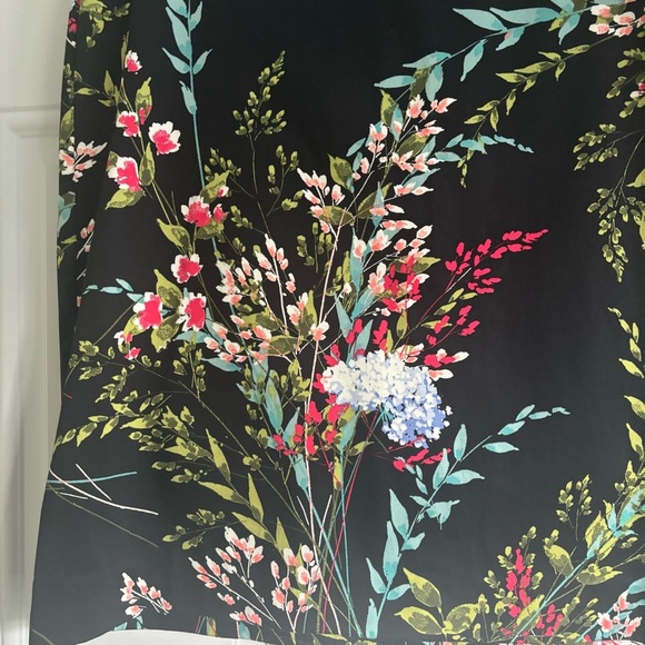Talbots Colorful Floral Lightweight Pencil Skirt, Size 10 Petite - Picture 2 of 9